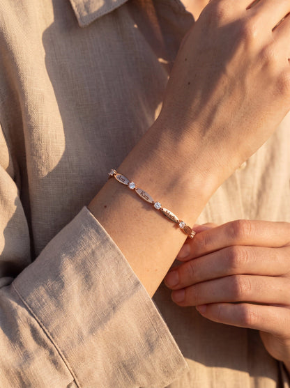 The Luna personalized bracelet — detail of engraving